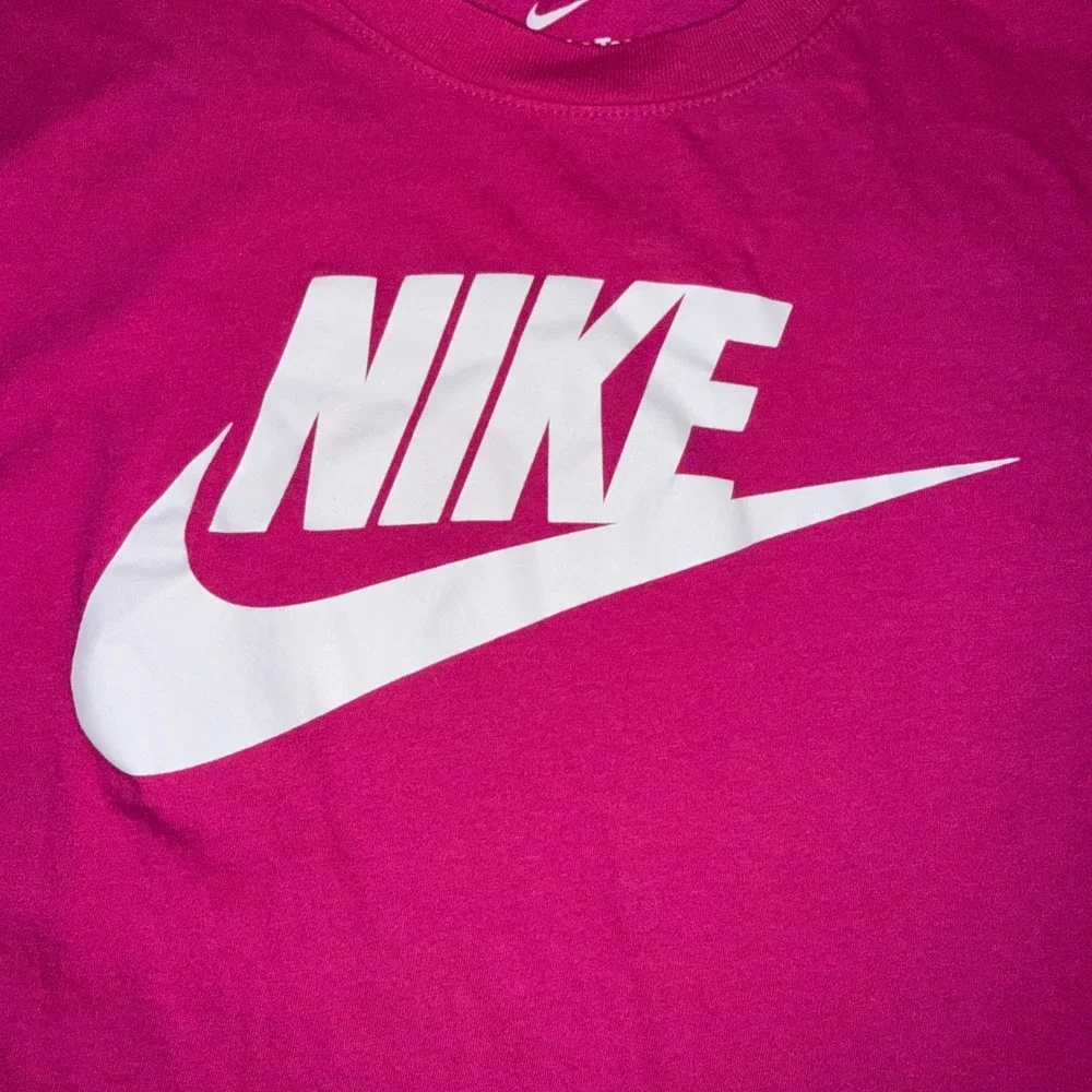 Nike T-Shirt Small Pink White Logo Graphic Short Sleeve Crew Neck Athletic Tee